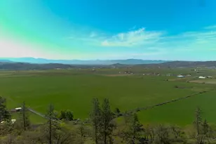 1881 Brophy Rd, Eagle Point, OR 97524 - Photo 9