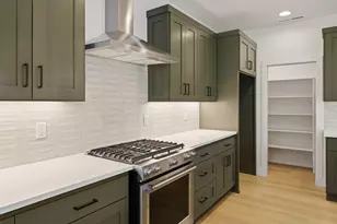 21162 NE Beall Dr, Bend, OR 97701 - Photo 11