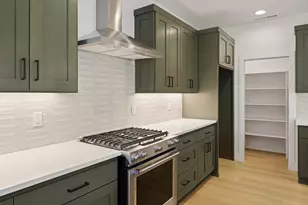 21162 NE Beall Dr, Bend, OR 97701 - Photo 11