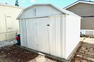 701 Westmont Dr, Grants Pass, OR 97526 - Photo 21