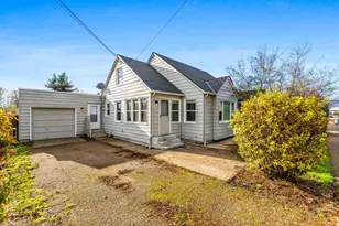 221 SW Rainbow Ave, Dallas, OR 97338 - Photo 3