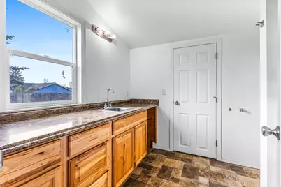 221 SW Rainbow Avenue, Dallas, OR 97338 - Photo 17
