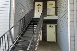 571 Briarwood Dr, Central Point, OR 97502 - Photo 3