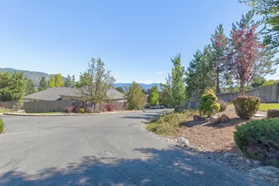 1946 NW Crown Street, Grants Pass, OR 97526 - Photo 39