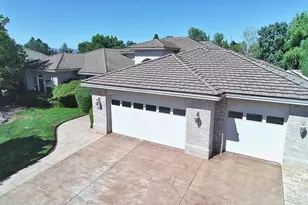 256 Island Pointe Dr, Medford, OR 97504 - Photo 3
