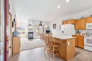 987 Golden Pheasant Dr, Redmond, OR 97756 - Photo 3