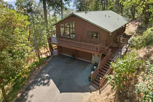 694 Timberlake Dr, Ashland, OR 97520 - Photo 3