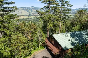 694 Timberlake Dr, Ashland, OR 97520 - Photo 35