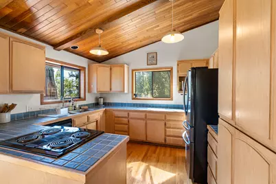 694 Timberlake Drive, Ashland, OR 97520 - Photo 9