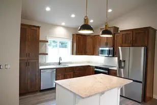 2777 Roberts Rd, Medford, OR 97504 - Photo 7