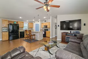 795 Bentley Dr, Grants Pass, OR 97526 - Photo 9