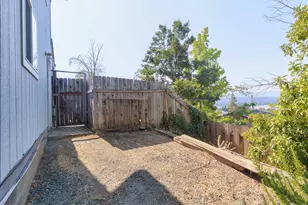 1752 NE Foothill Blvd, Grants Pass, OR 97526 - Photo 37