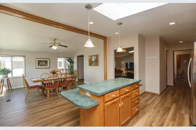 4729 S Pacific Highway #14, Phoenix, OR 97535 - Photo 13