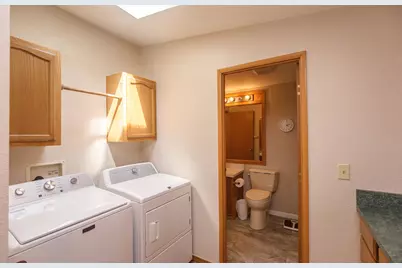 4729 S Pacific Highway #14, Phoenix, OR 97535 - Photo 27