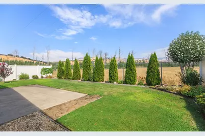 4729 S Pacific Highway #14, Phoenix, OR 97535 - Photo 29