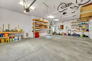 520 NW Divot Dr, Bend, OR 97703 - Photo 31