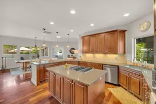 520 NW Divot Dr, Bend, OR 97703 - Photo 5