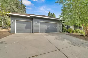 520 NW Divot Dr, Bend, OR 97703 - Photo 37
