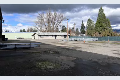 306 S C Street, Phoenix, OR 97535 - Photo 11