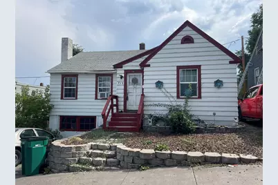 718 Roseway Drive, Klamath Falls, OR 97601 - Photo 1