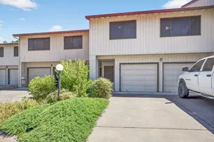 317 Eastwood Dr, Medford, OR 97504 - Photo 1