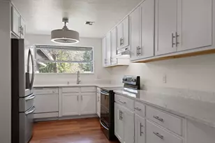 20749 Canterbury Ct, Bend, OR 97702 - Photo 9