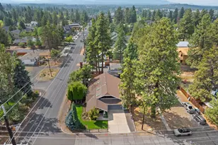 977 SW Hill St, Bend, OR 97702 - Photo 3