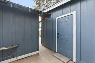 977 SW Hill St, Bend, OR 97702 - Photo 29