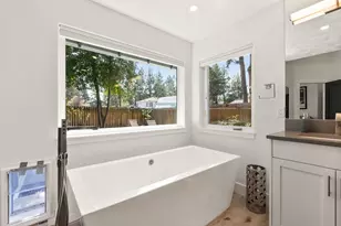 977 SW Hill St, Bend, OR 97702 - Photo 21