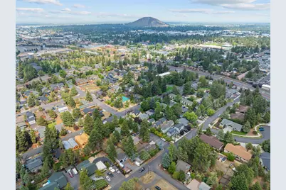 977 SW Hill Street, Bend, OR 97702 - Photo 37