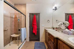 1161 Banyan Ln, Medford, OR 97504 - Photo 13