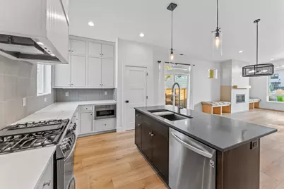 242 W Lundgren Mill Drive, Sisters, OR 97759 - Photo 13