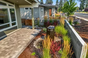 242 W Lundgren Mill Dr, Sisters, OR 97759 - Photo 3