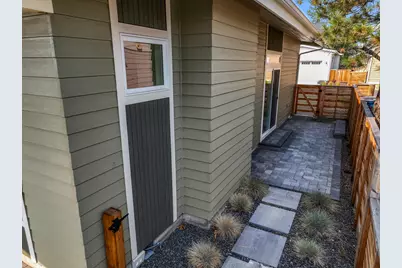 242 W Lundgren Mill Drive, Sisters, OR 97759 - Photo 5