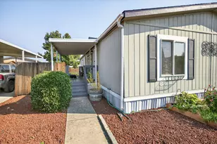 1570 S Peach St, Medford, OR 97501 - Photo 5