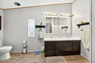 1570 S Peach St, Medford, OR 97501 - Photo 31