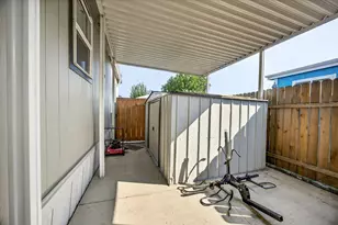 1570 S Peach St, Medford, OR 97501 - Photo 7