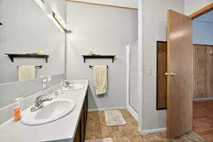 1570 S Peach St, Medford, OR 97501 - Photo 33