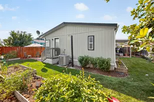 1570 S Peach St, Medford, OR 97501 - Photo 13