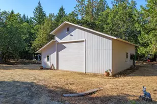 1030 Red Mountain Dr, Grants Pass, OR 97526 - Photo 3