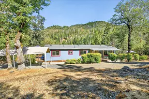 23159 Hwy 62, Shady Cove, OR 97539 - Photo 11