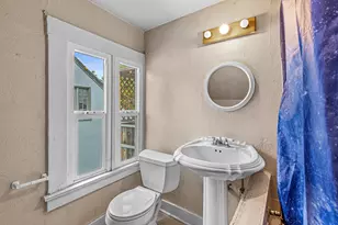 1124 W Main St, Medford, OR 97501 - Photo 21