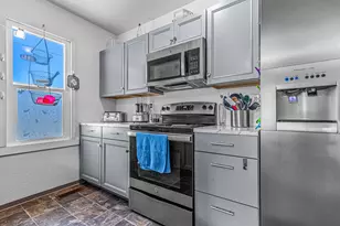 1124 W Main St, Medford, OR 97501 - Photo 5