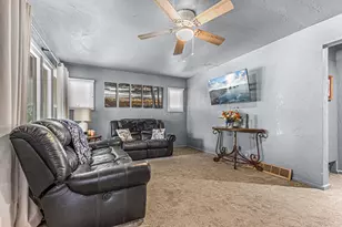 1124 W Main St, Medford, OR 97501 - Photo 3