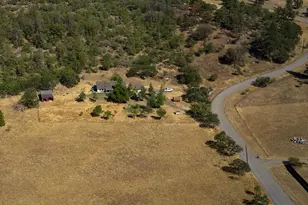 7505 Torrey Pines Terrace, Eagle Point, OR 97524 - Photo 3