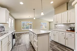 313 Winston Dr, Grants Pass, OR 97526 - Photo 11