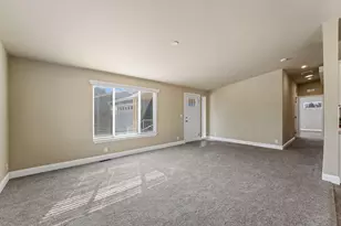 313 Winston Dr, Grants Pass, OR 97526 - Photo 5