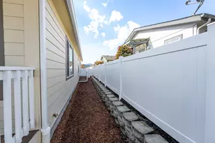 325 Winston Dr, Grants Pass, OR 97526 - Photo 21