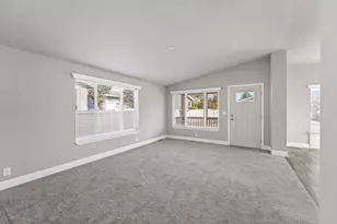 325 Winston Dr, Grants Pass, OR 97526 - Photo 5