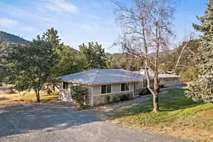 1913 Wards Creek Rd, Rogue River, OR 97537 - Photo 3